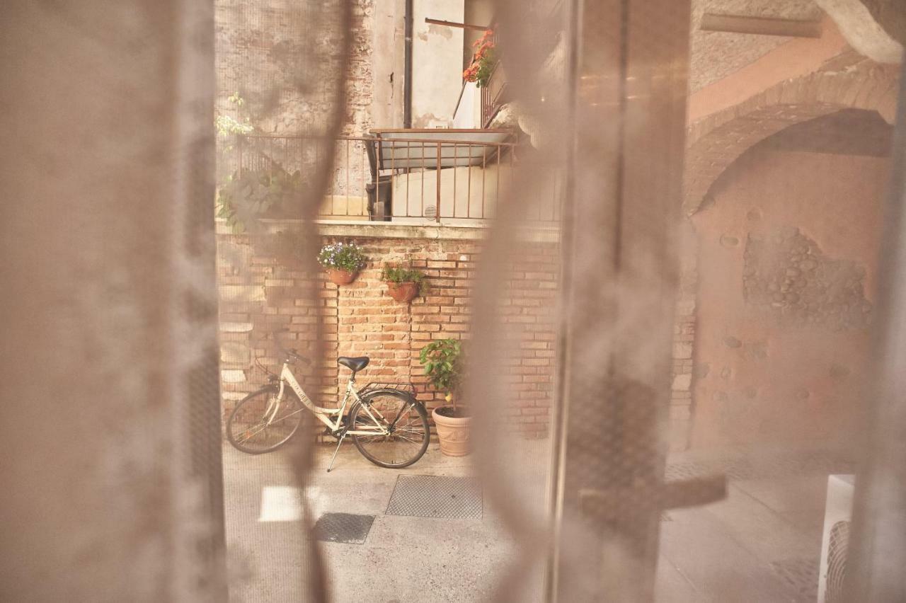 Abbraccio Di Romeo, Verona